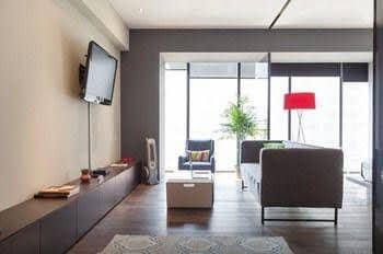 Exclusive Suite with Pool Well Located Exclusive Suite with Pool Well Located