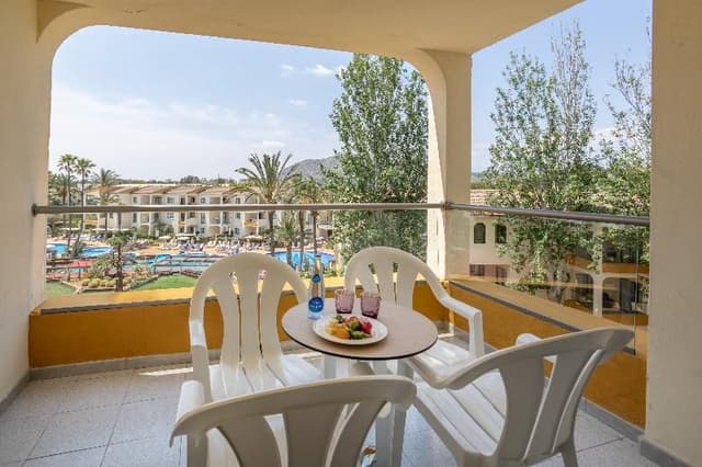 APARTMENT POOL VIEW