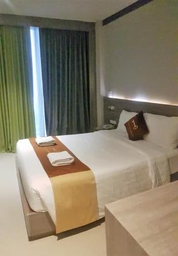 Standard Queen Room