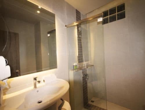 Standard Queen Room