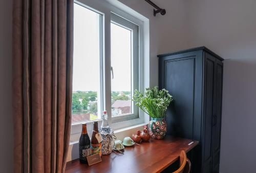 Charming Riverside Hotel2
