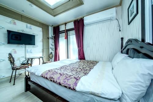 Studio with Spa Bath