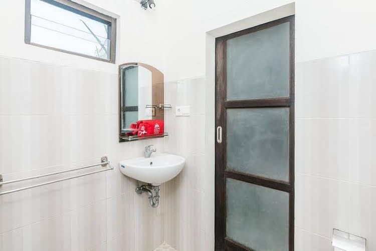 Zen Rooms Seminyak Gunung Athena1