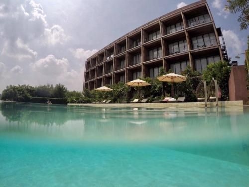 เดอะ กลอรี่ ริเวอร์แคว โฮเต็ล (The Glory River Kwai Hotel)1
