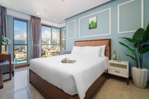Deluxe Double Room with Side Sea View