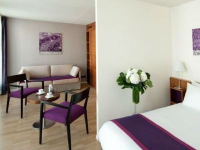 โรงแรมมอนนาลิซาชอมป์เอลิเซ่ (Hotel Monna Lisa Champs Elysees)2