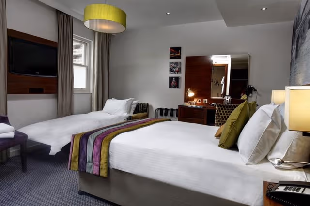 TRIPLE WITH DOUBLE BED