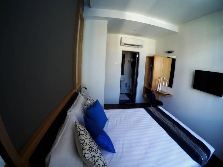 โรงแรมบี สตรีท (B Street)0