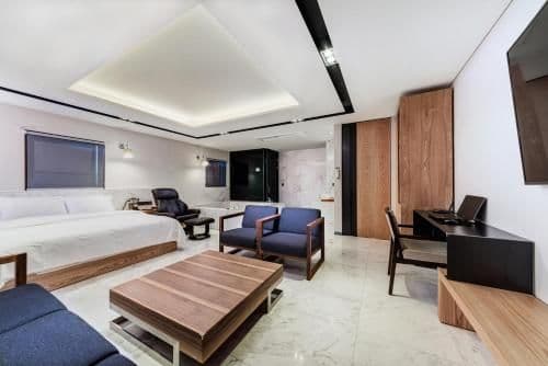 Large Double Room