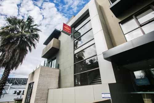 MVV Motel & Comfy Kew Apartments