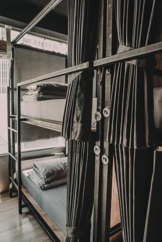8 Bunk Bed in Mixed Dormitory with Curtain and City View