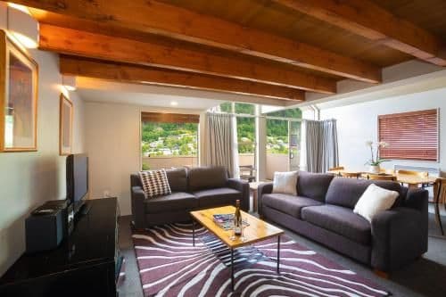 Apartment with Lake View