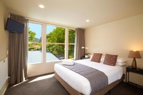 Apartment with Lake View