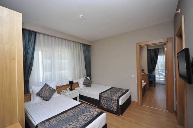 FAMILY ROOM CONNECTING ROOM