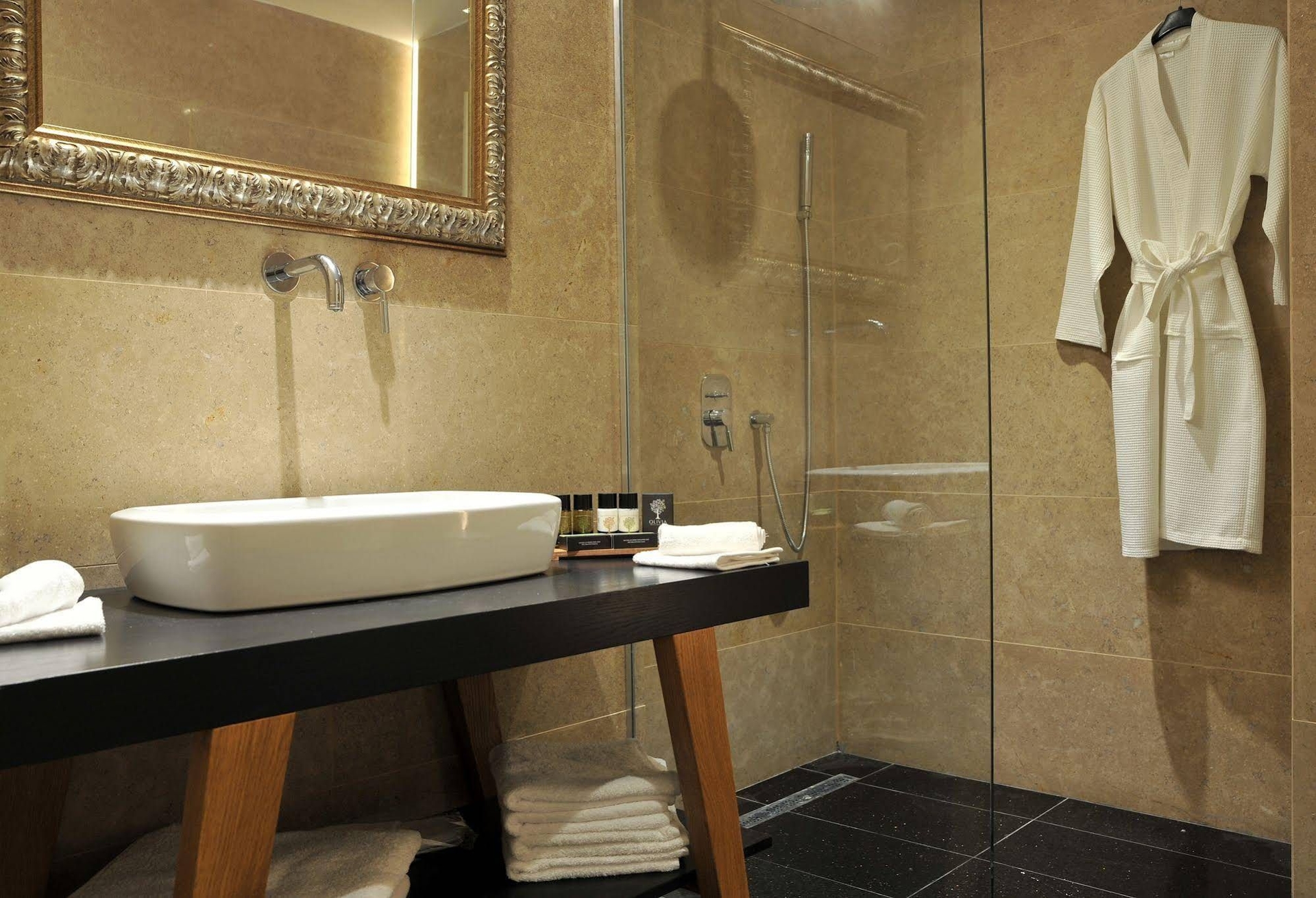 Athenaeum Grand Hotel1