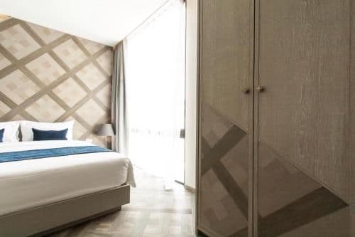 Premier Corner Room