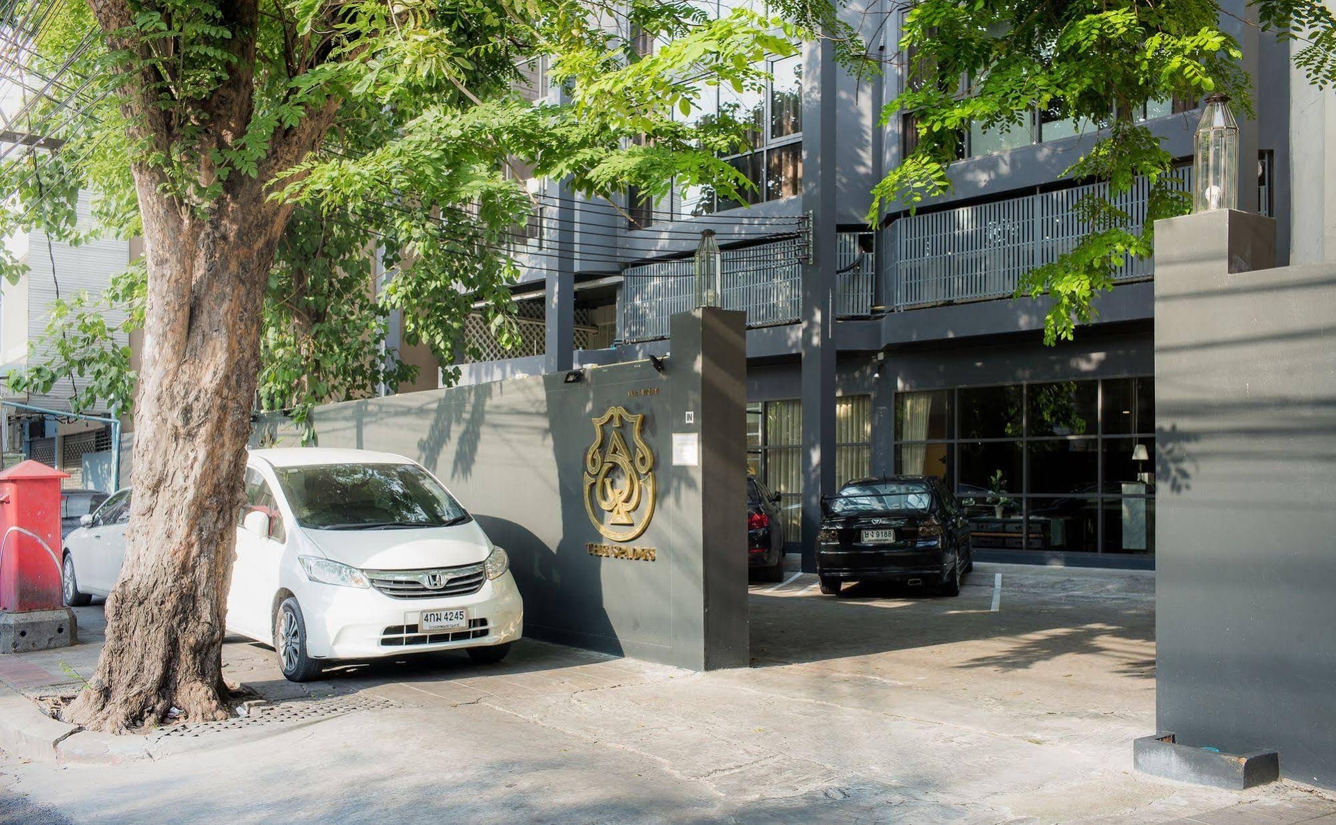 เดอะ สเปดซ์ โฮสเทล (The Spades Hostel)0