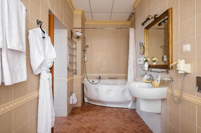 SUITE CAPACITY 1
