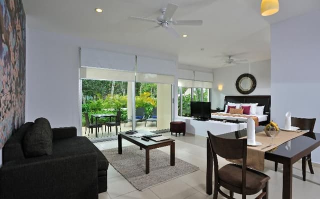 JUNIOR SUITE GARDEN VIEW