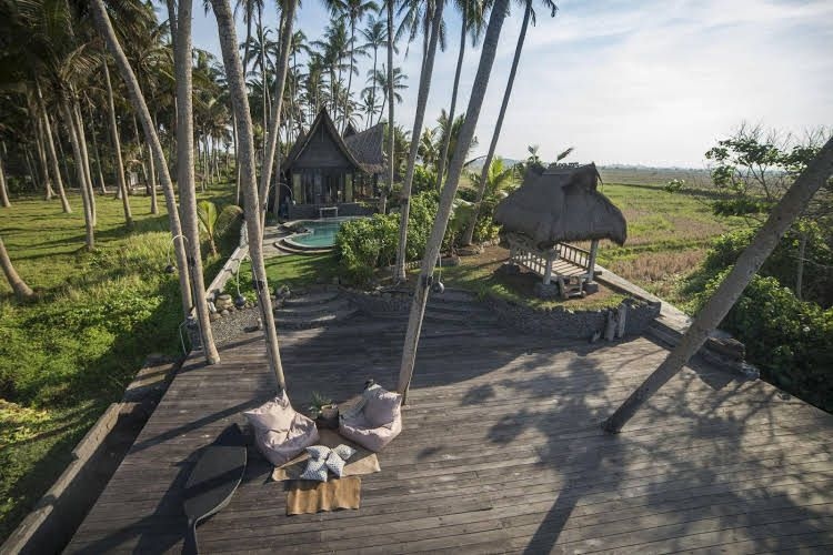 Absolute Beachfront Romantic Villa Laut0