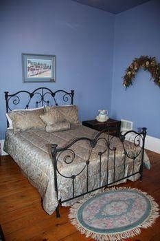 The Harbourfront Inn0