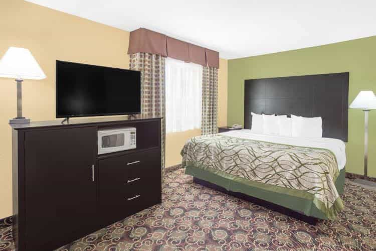 Baymont Inn and Suites Holland