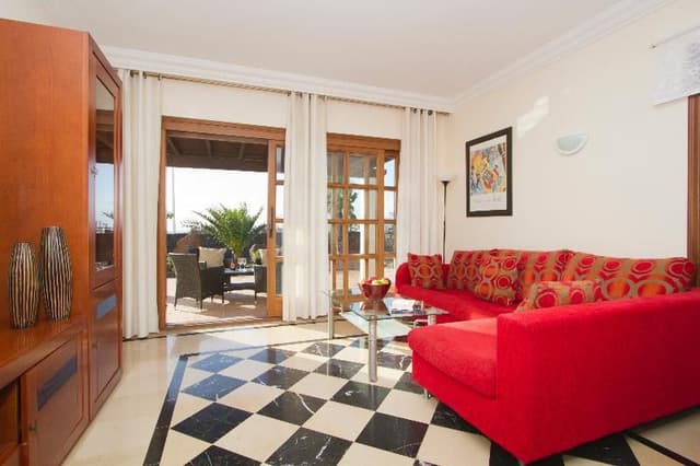 VILLA CAPACITY 6 THREE BEDROOM