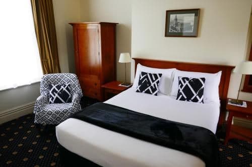 Studio suite with separate single bedroom
