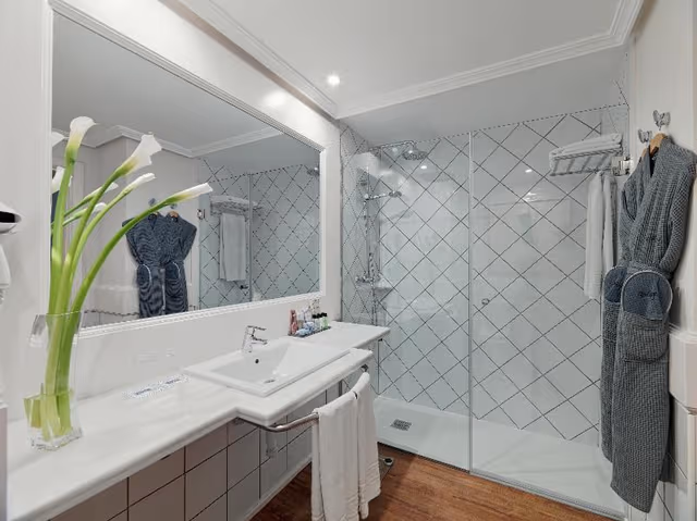 DOUBLE ONE BEDROOM