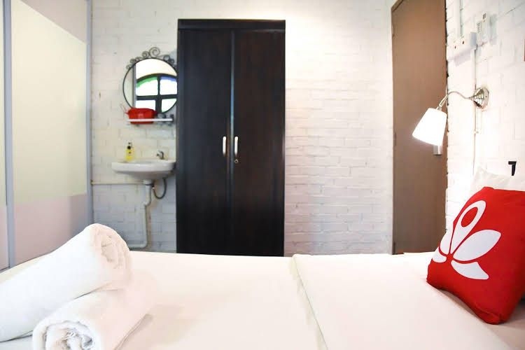 ZEN Rooms Lebuh Campbell0