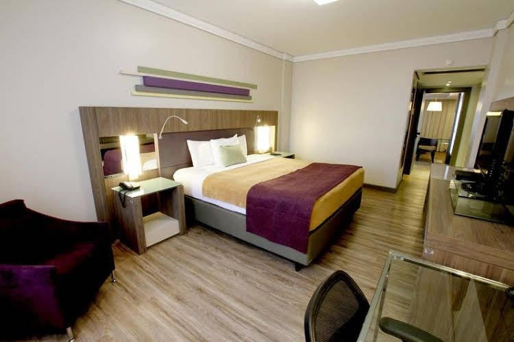Ramada Plaza Curitiba Rayon0
