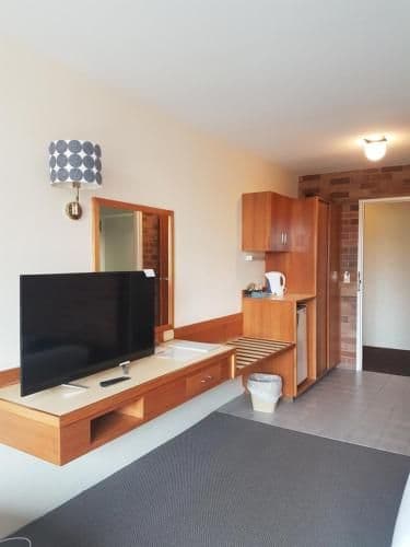 Queen Room with Queen and Single Bed