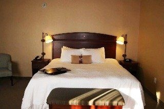 แฮมป์ตัน อินน์ วอเตอร์ทาวน์ (Hampton Inn Watertown)2