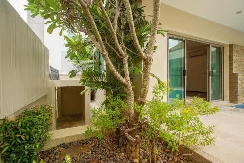 Villa with Garden View