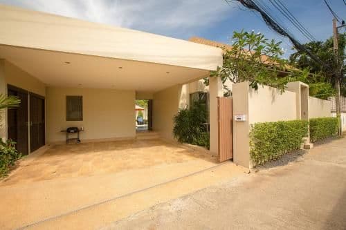 Villa with Garden View