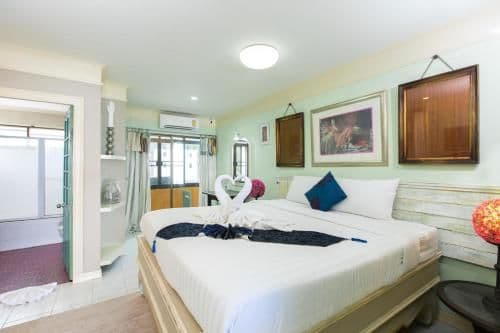 One Bedroom Apartment with Sea View