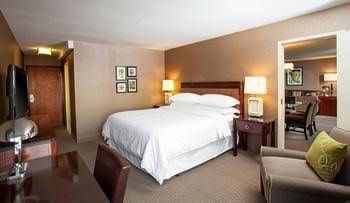 Crowne Plaza Pittsburgh Intl Airport0
