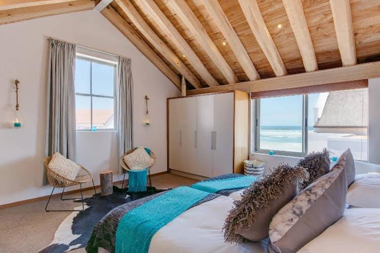 Santa Maria Beach House and Spa0