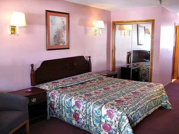 Colonial Inn and Suites