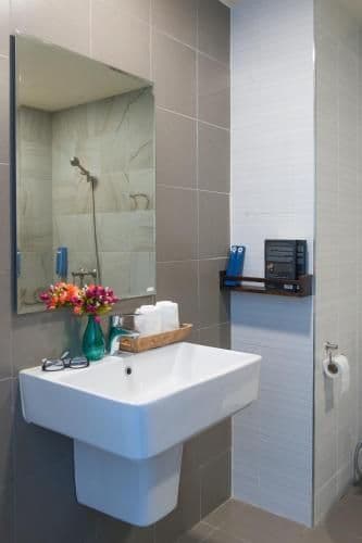 Standard Twin Room with Free Drop Off Transfer to The Airport