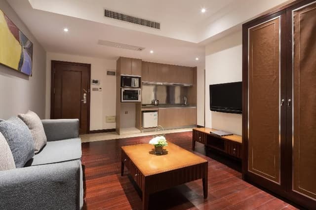 SUITE BUSINESS