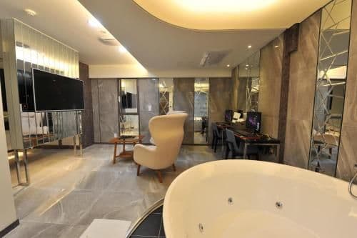 Suite with Spa Bath