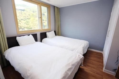 Backside Korean-Style Superior Family Twin Room