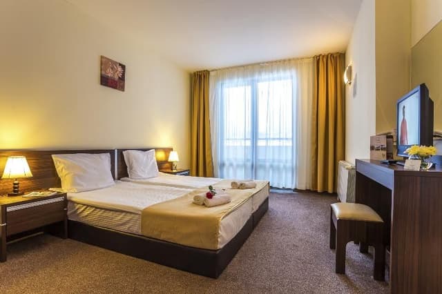 APARTMENT THREE BEDROOMS