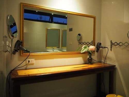 Bed in 6-Bed Mixed Dormitory Room with Shared Bathroom