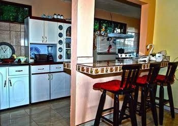 Maris Bed and Breakfast0