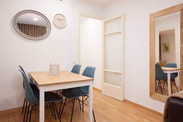 Click and Flat Europa Fira Apartments0