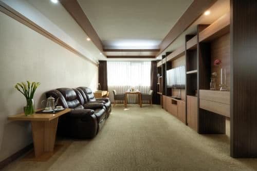 Deluxe Suite with Spa Bath
