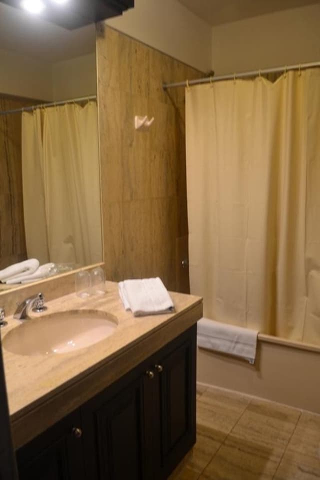 SUITE KING SIZE BED