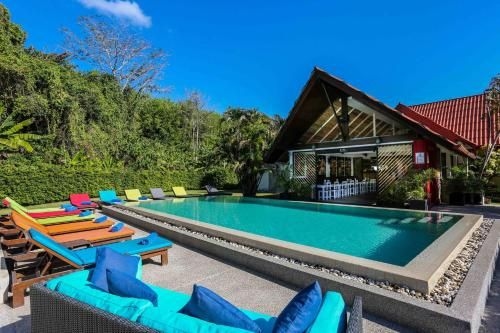 ในหาน บีช รีสอร์ต (Naiharn Beach Resort)0